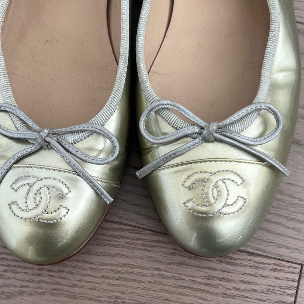 CHANEL Women's Metallic Silver Flats - Picture 6 of 10